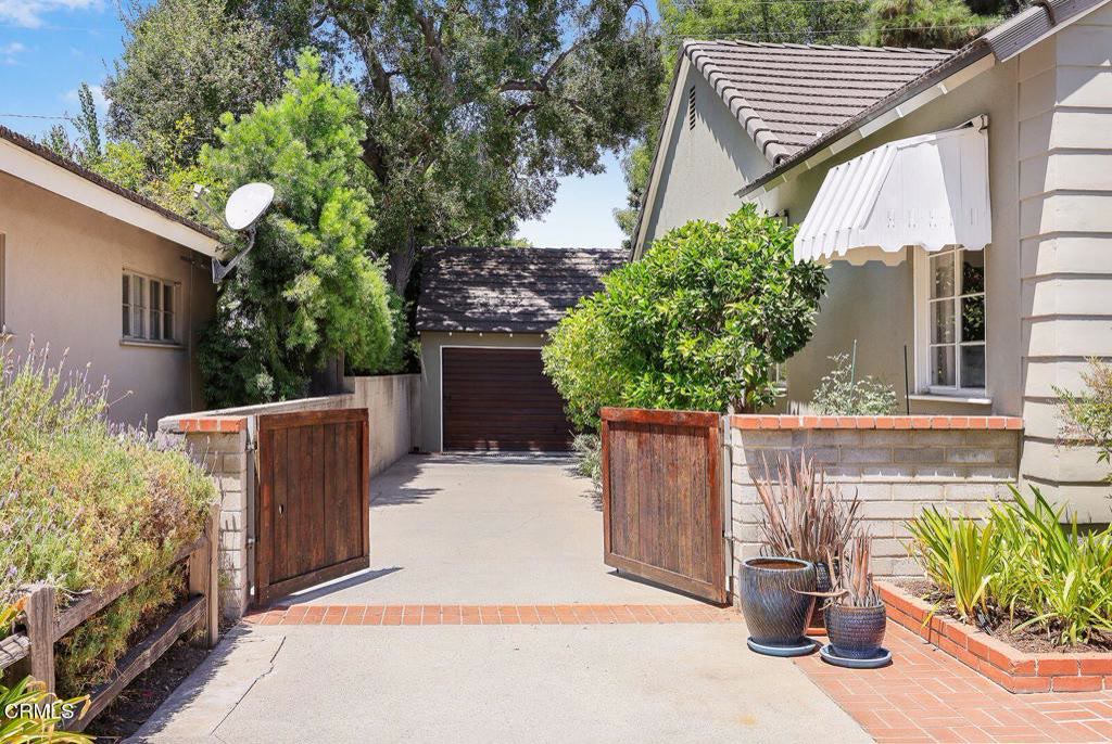 Side patio and gated entry